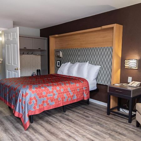 Columbus Inn And Suites Buitenkant foto
