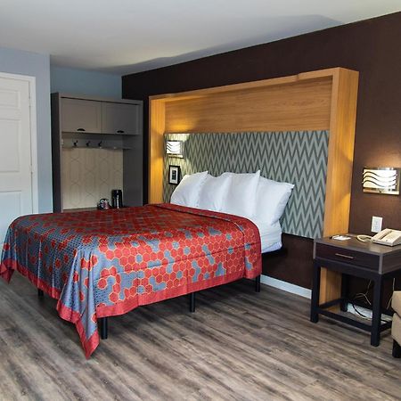 Columbus Inn And Suites Buitenkant foto