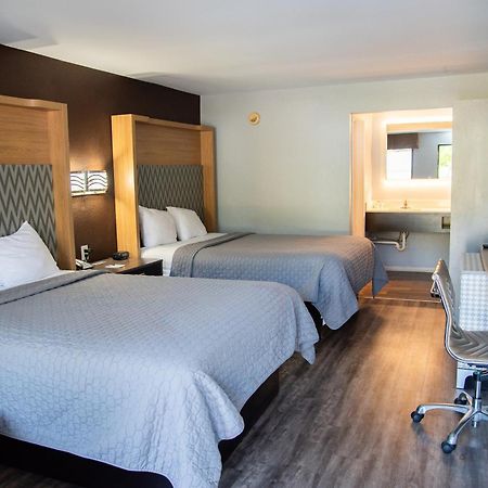 Columbus Inn And Suites Buitenkant foto