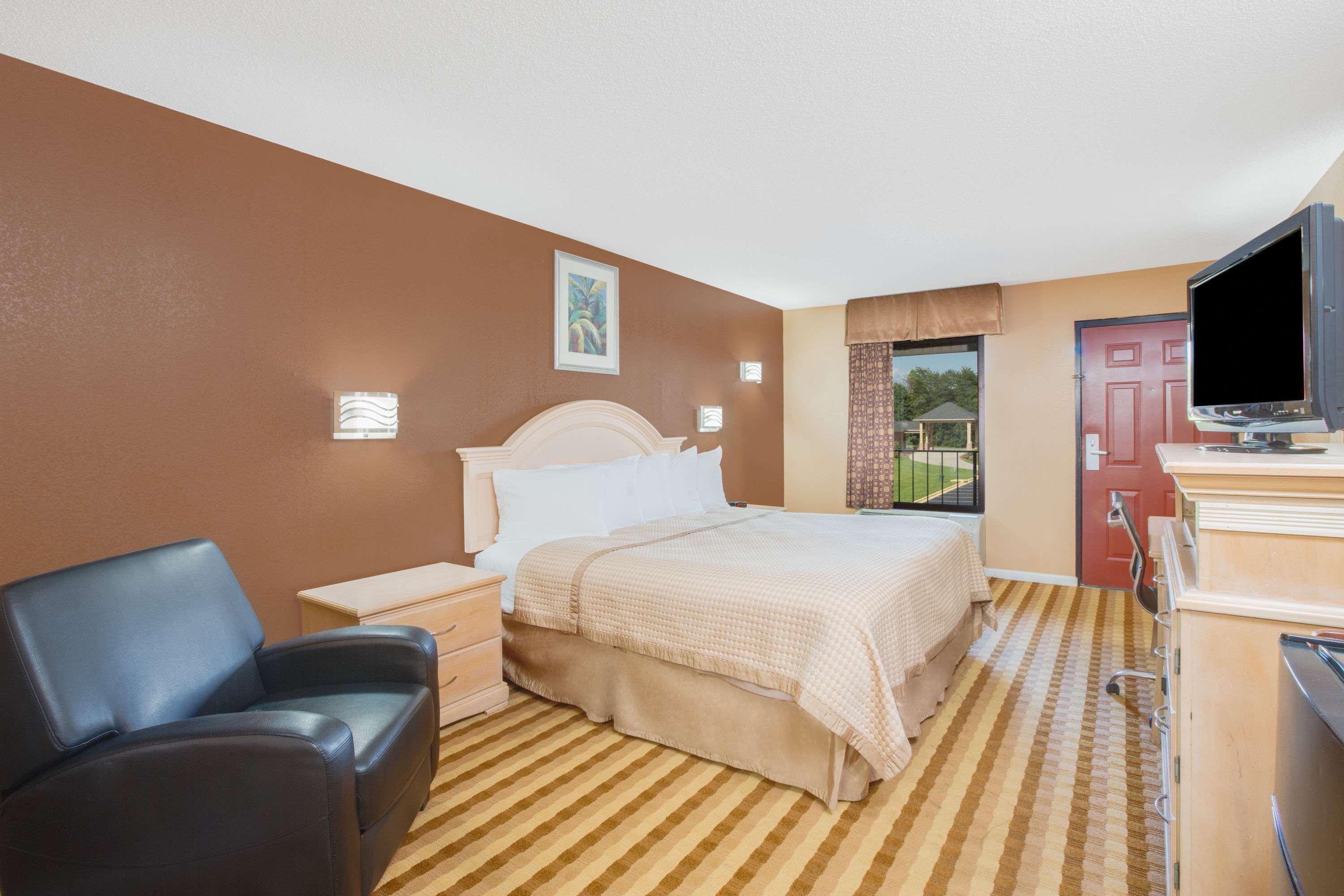 Columbus Inn And Suites Buitenkant foto