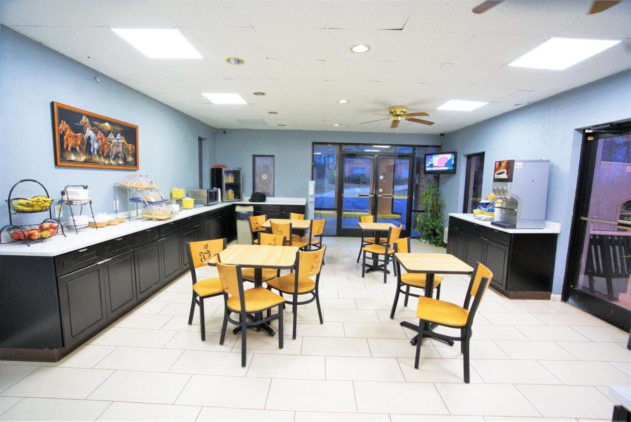 Columbus Inn And Suites Buitenkant foto