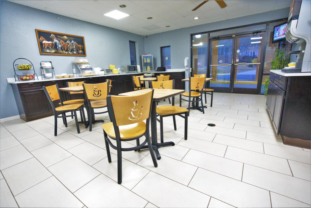 Columbus Inn And Suites Buitenkant foto