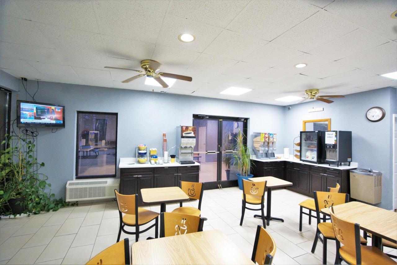 Columbus Inn And Suites Buitenkant foto