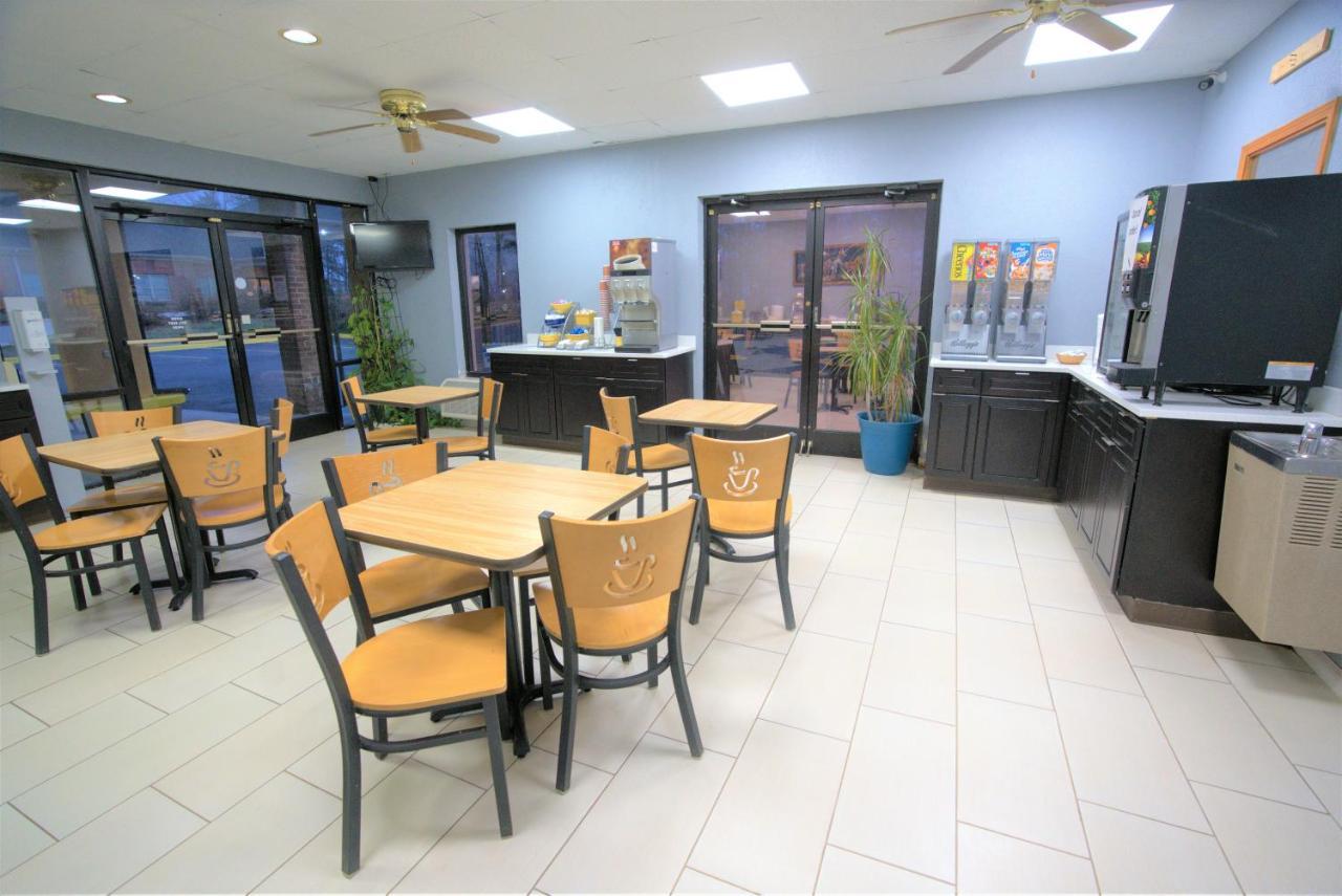 Columbus Inn And Suites Buitenkant foto