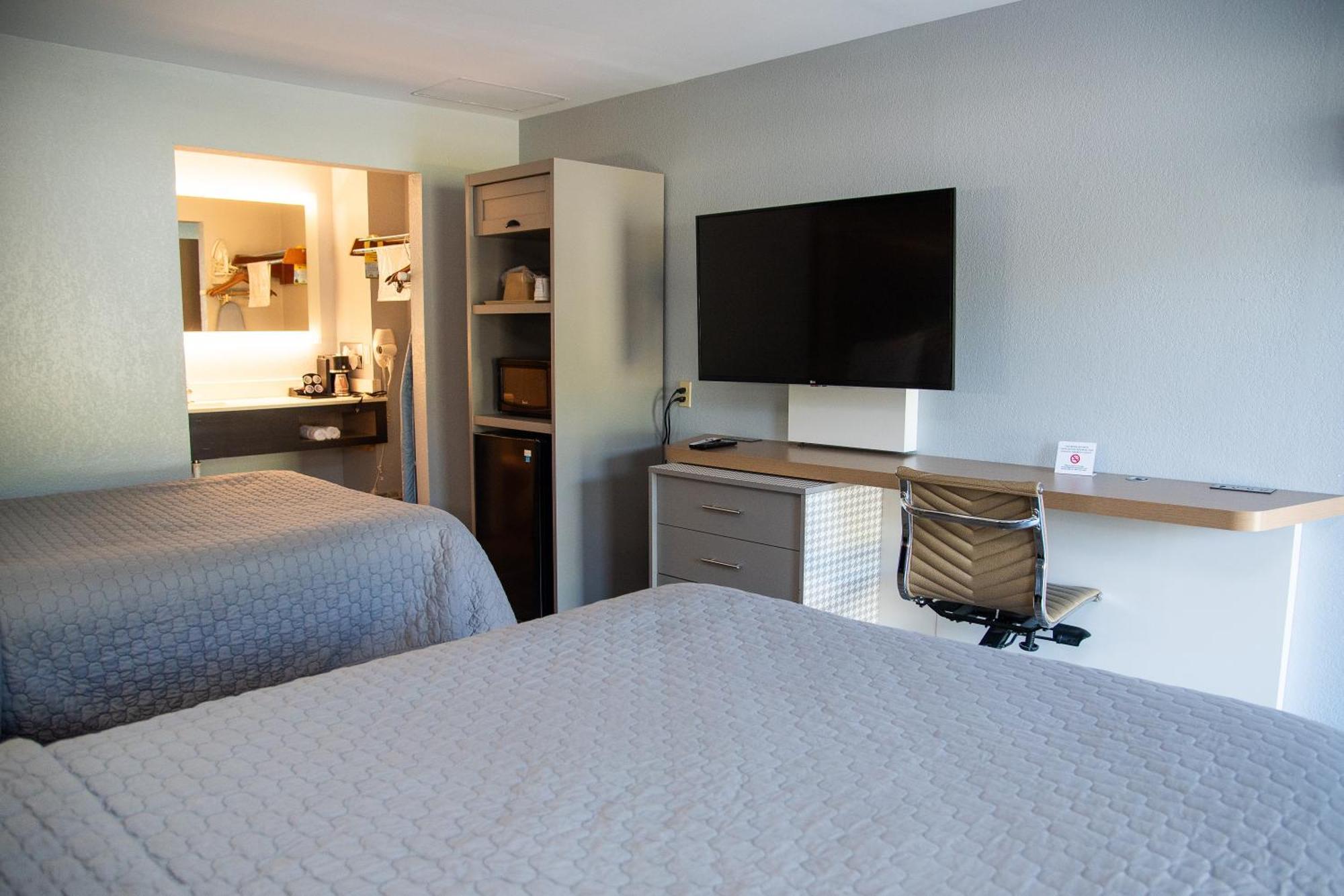 Columbus Inn And Suites Buitenkant foto