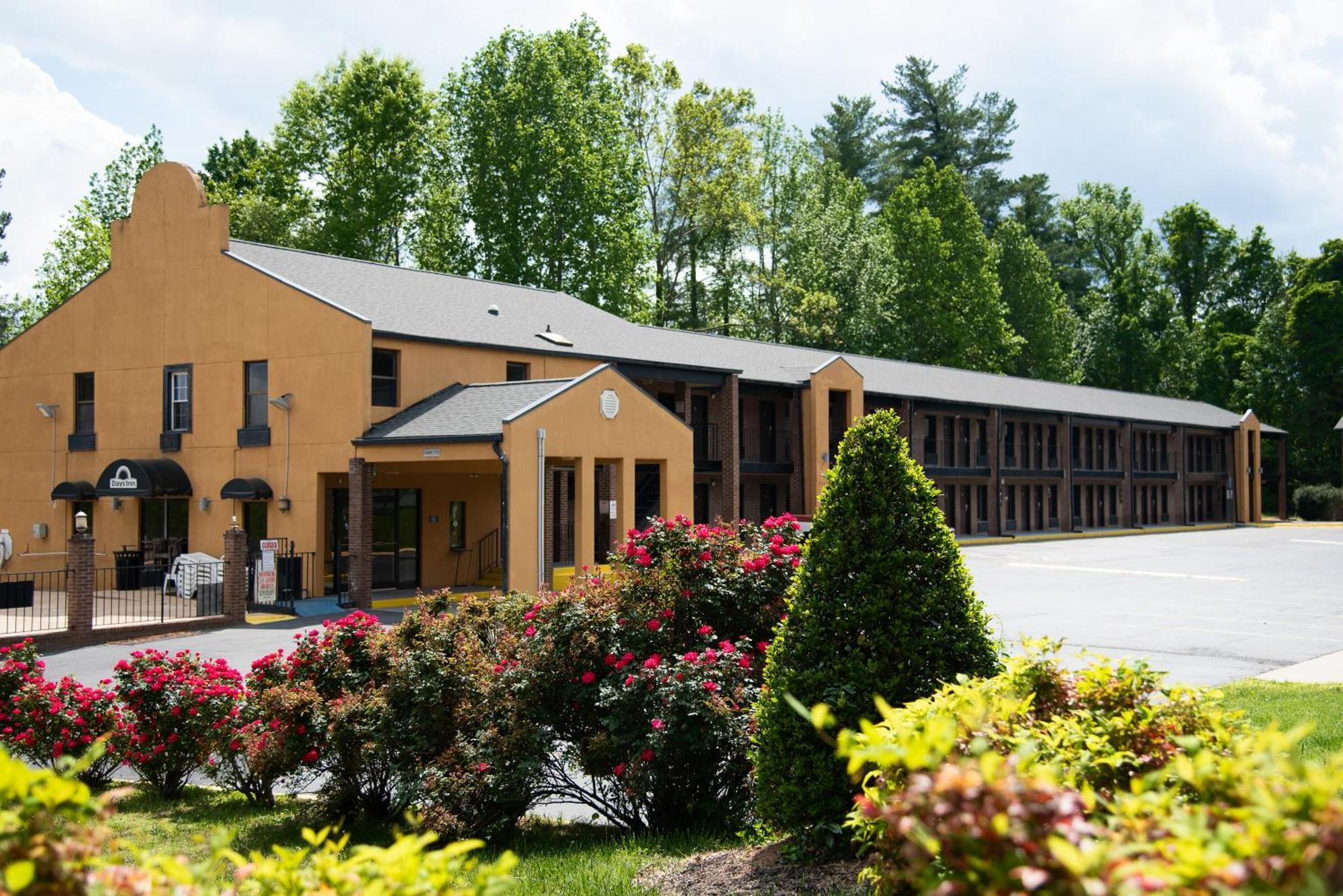 Columbus Inn And Suites Buitenkant foto