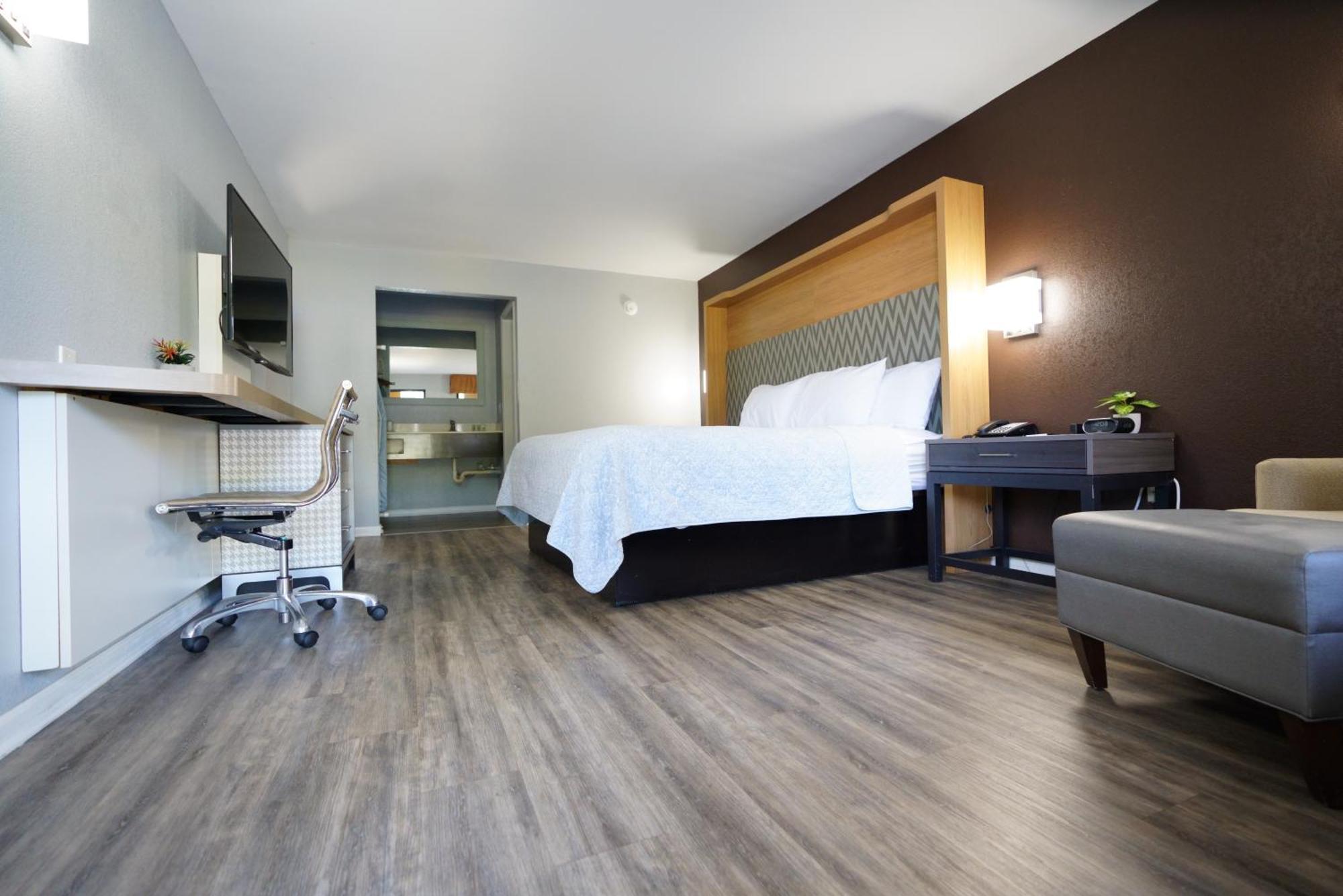 Columbus Inn And Suites Buitenkant foto