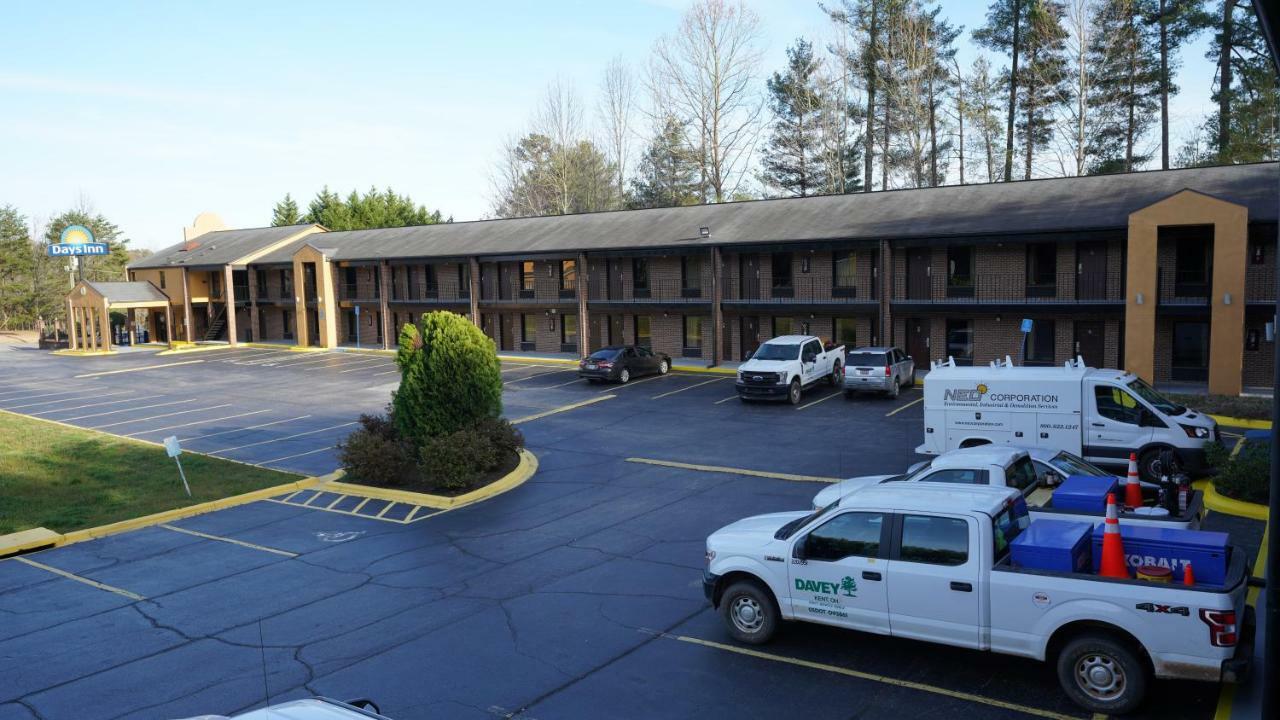 Columbus Inn And Suites Buitenkant foto